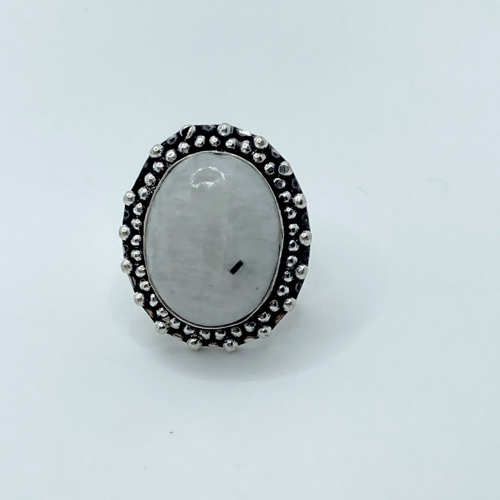 Vtg White Quartz Stone Oval Cabochon Shaped Statement Ring Sz 7.75